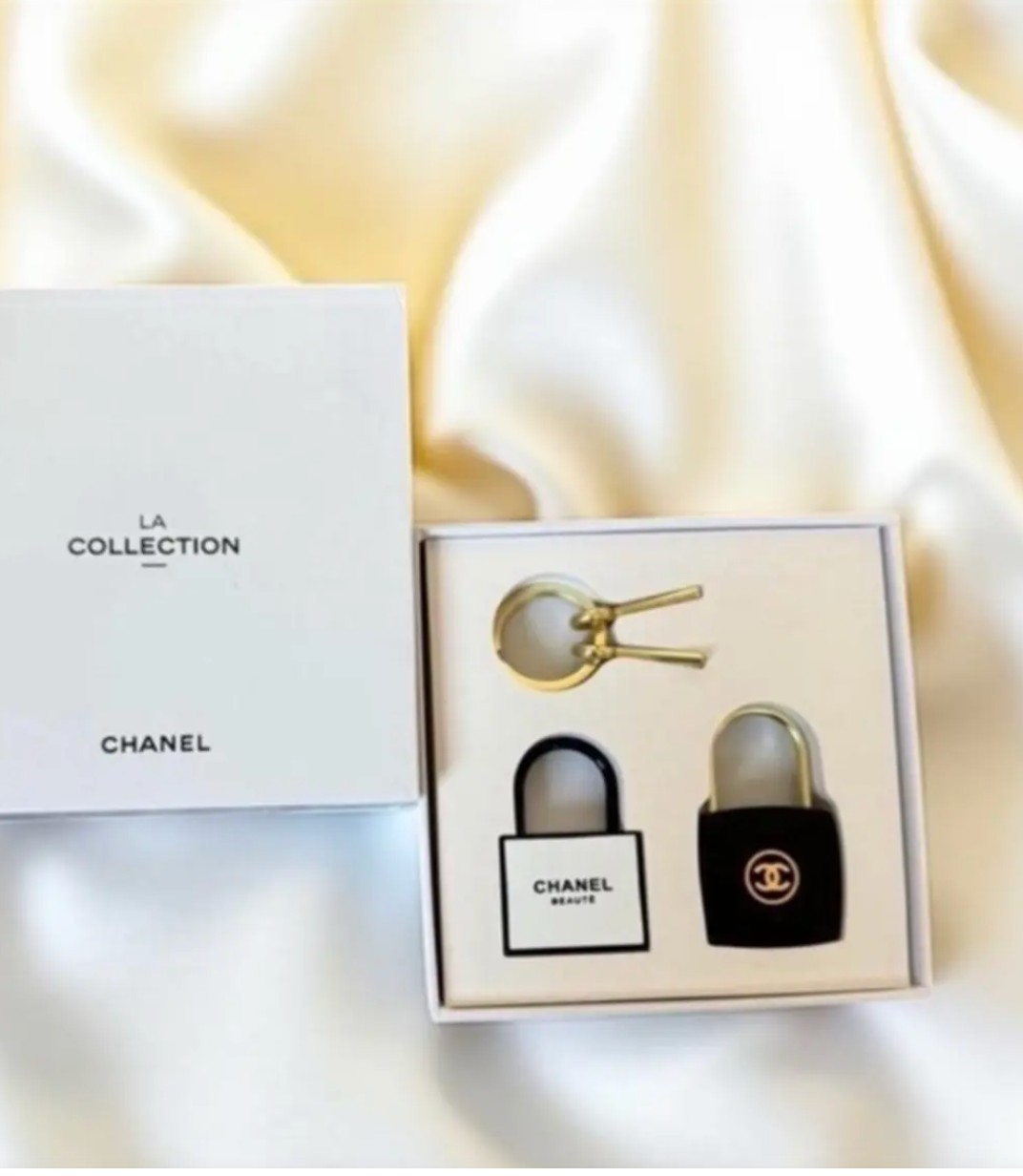 Chanel Beauté La Collection Padlock & Key Set