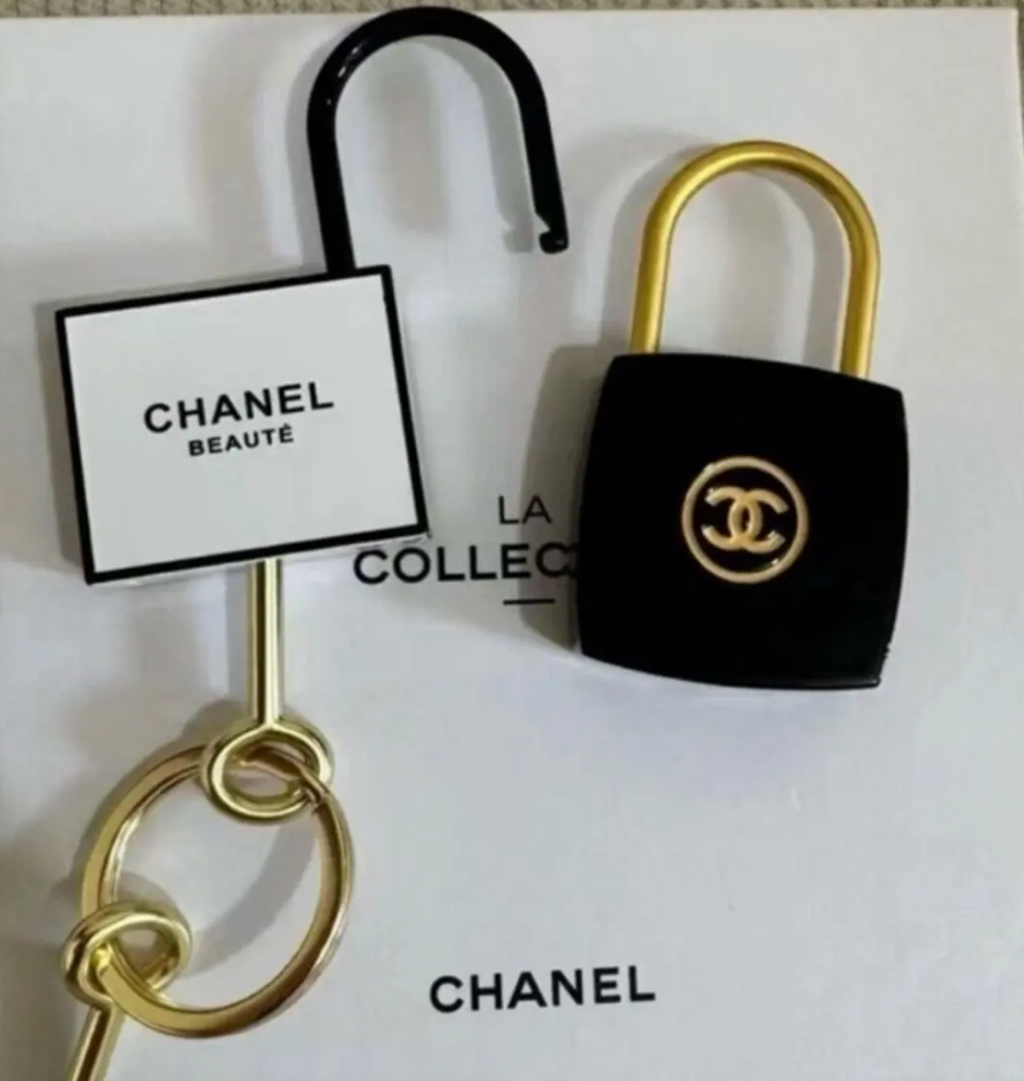 Chanel Beauté La Collection Padlock & Key Set