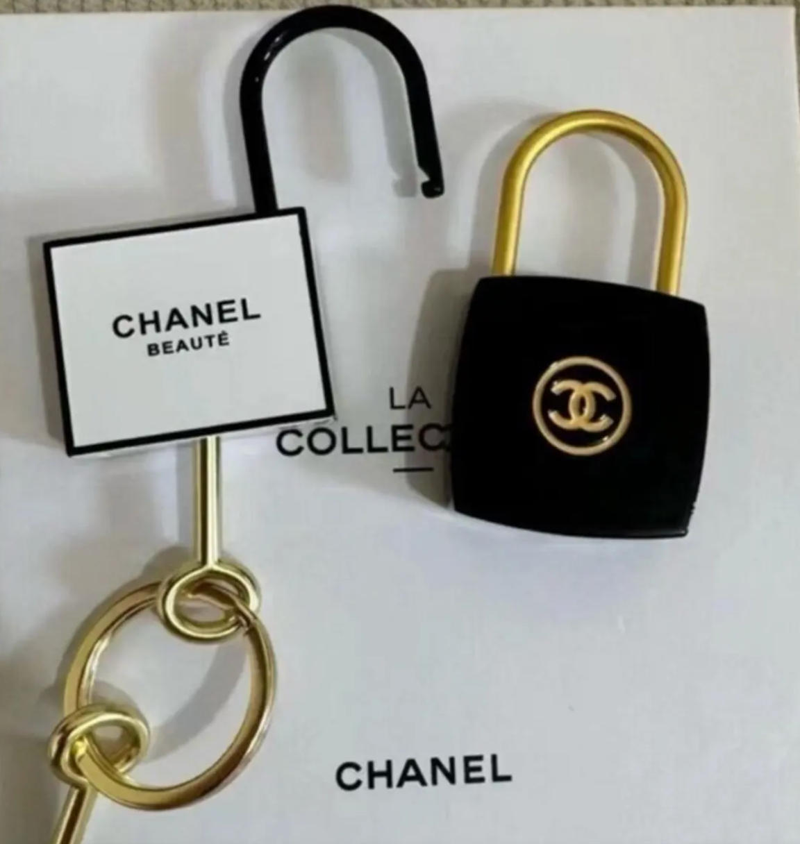 Chanel Beauté La Collection Padlock & Key Set