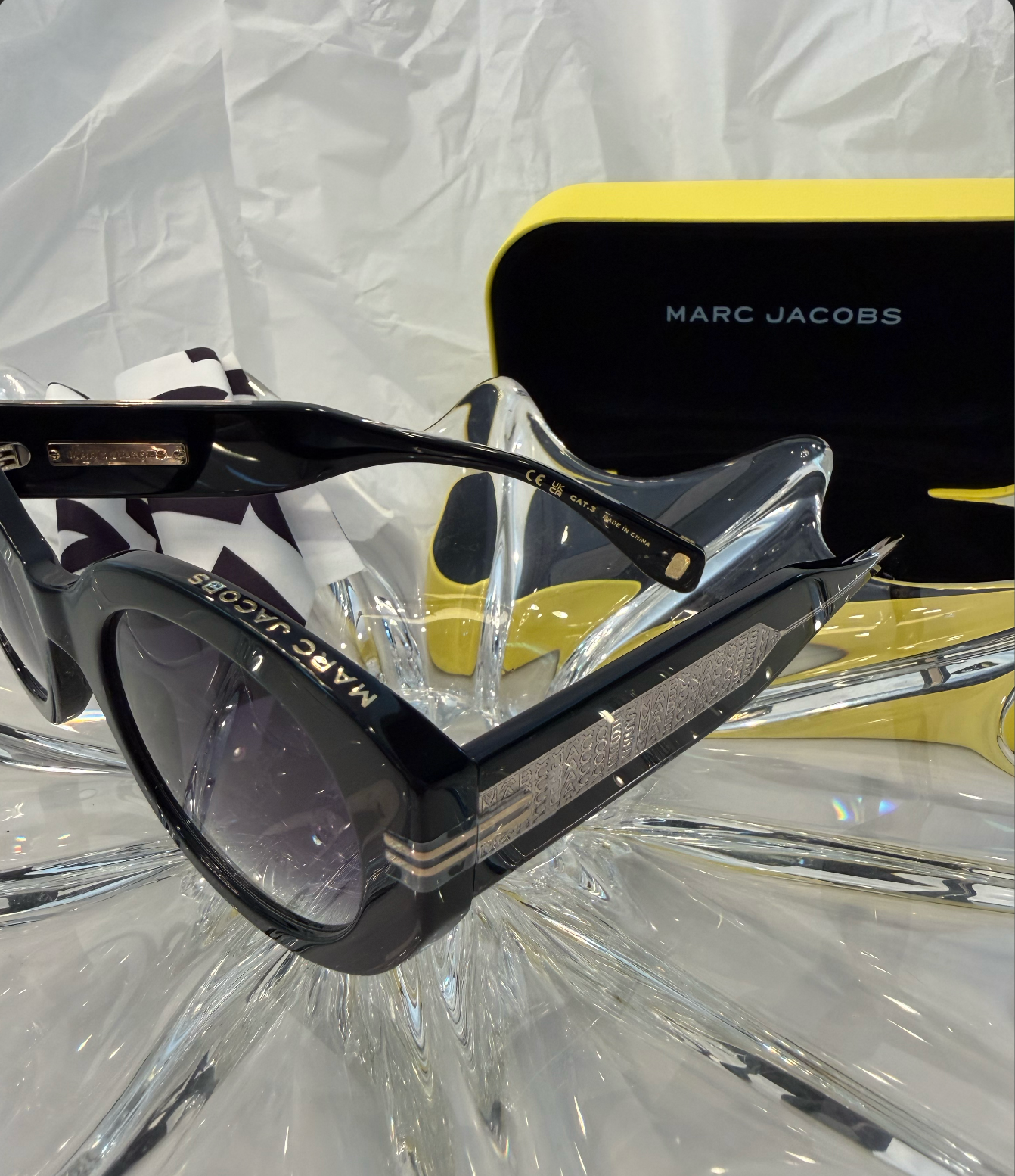 Marc Jacobs MJ1110/S oversized sunglasses front view with yellow case open