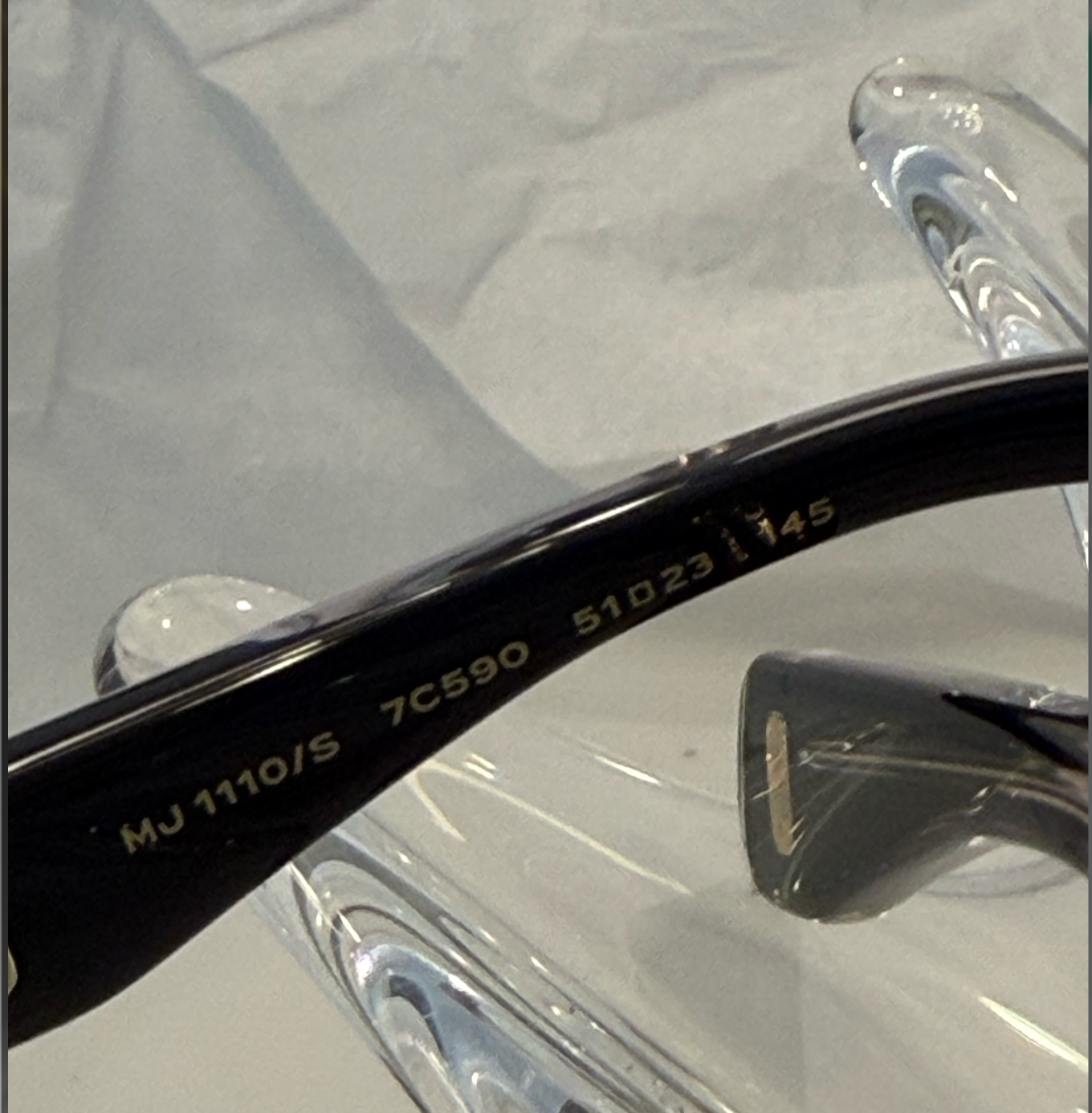 Marc Jacobs MJ1110/S temple close-up with Marc Jacobs metal plaque and hinge detail