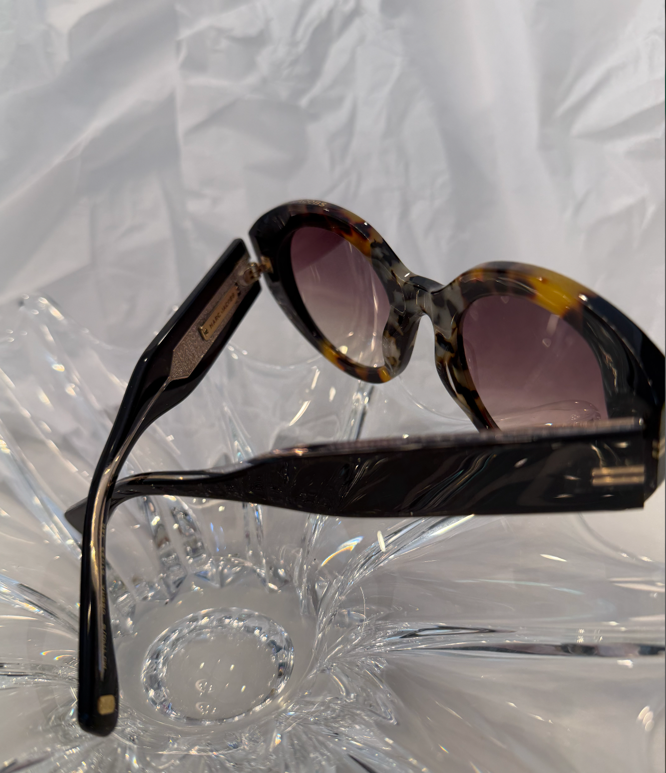 Marc Jacobs MJ1110/S gold embossed MARC JACOBS temple lettering close-up
