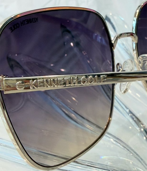 Kenneth Cole Reaction KC00025 bridge close-up showing KENNETH COLE engraved bar detail with blue-grey gradient lenses