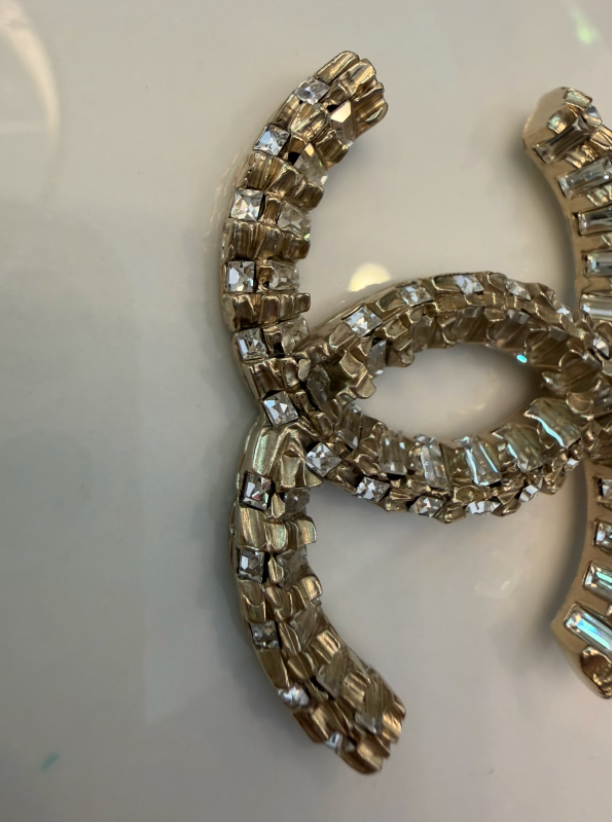Chanel CC pendant back hammered silver-tone texture