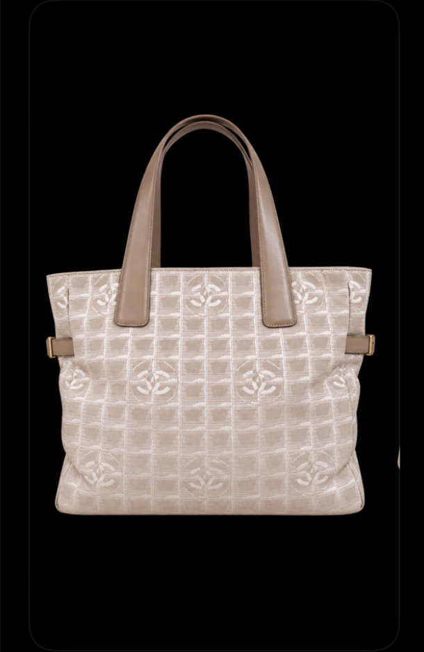 Chanel New Travel Line tote bag beige - side angle view