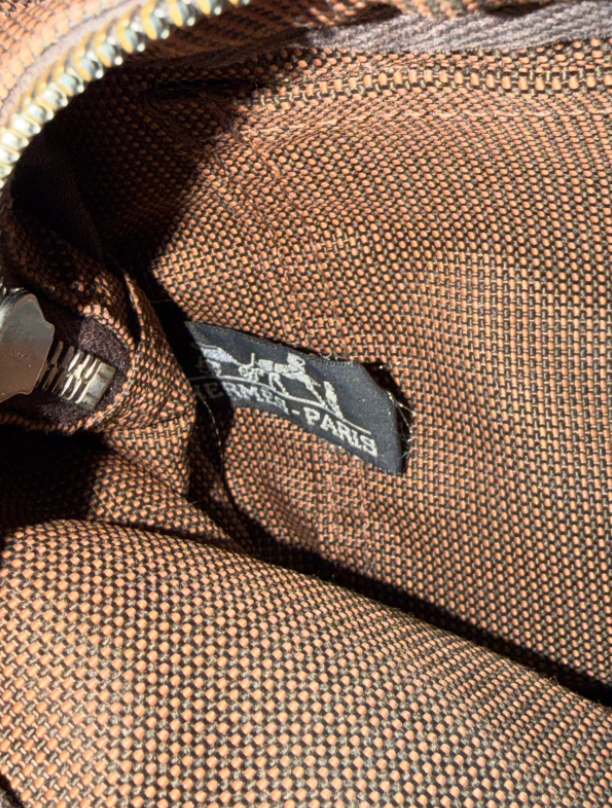 Hermès Herline PM tote bag brown - bottom view showing corner wear