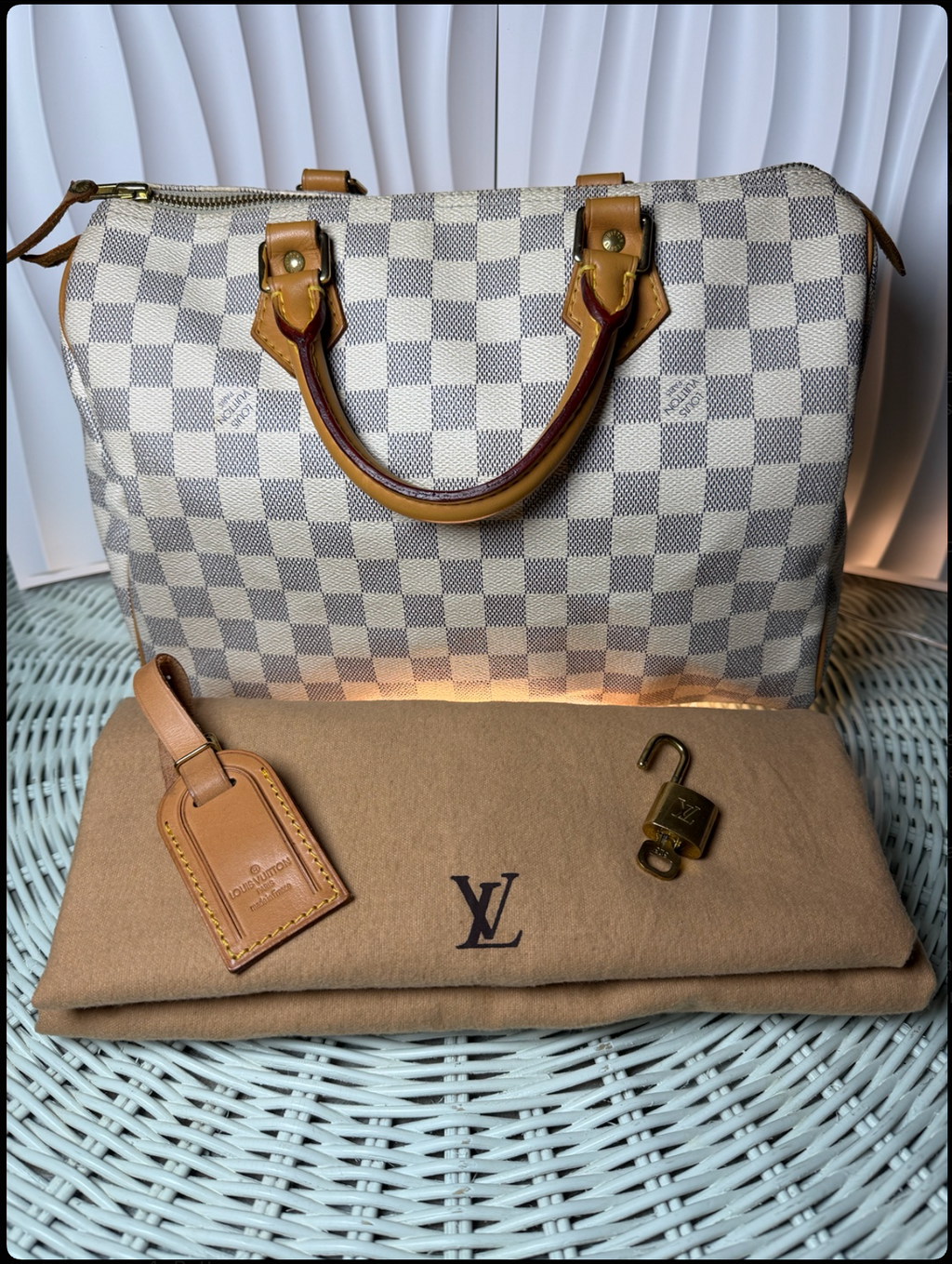 Louis Vuitton Damier Azur Speedy 30 - side and piping detail