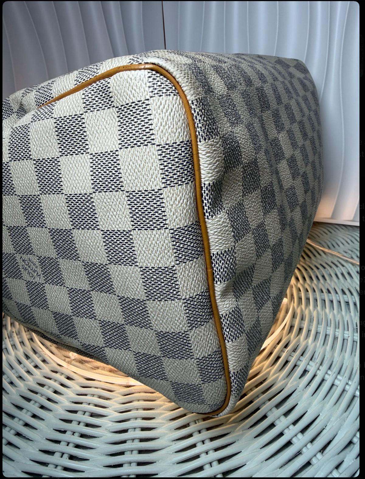 Louis Vuitton Damier Azur Speedy 30 - handles and zipper detail