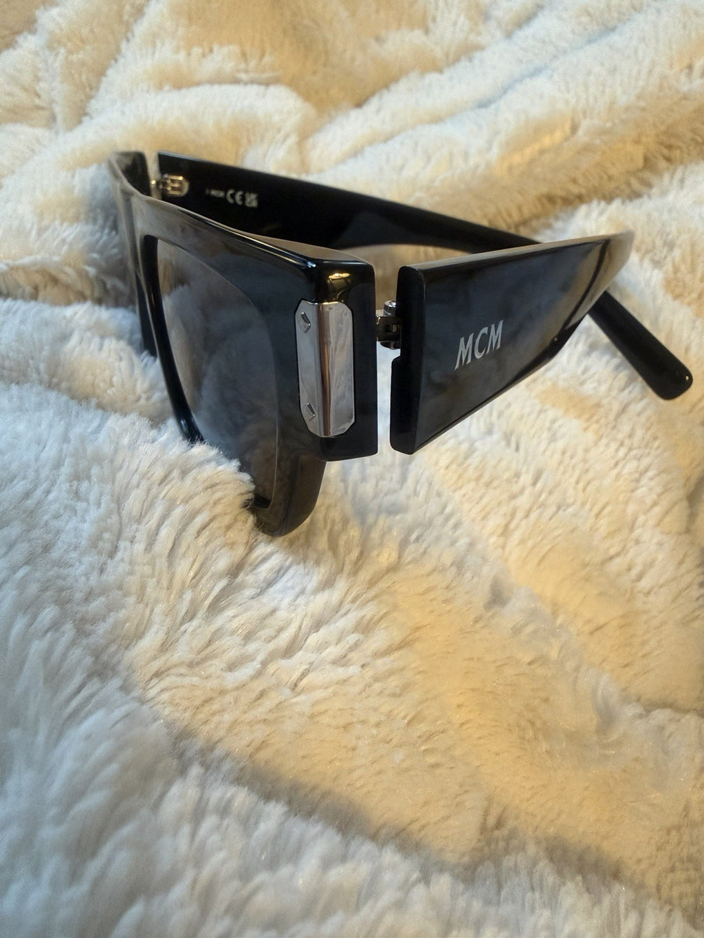 MCM MW0019 01A Black Rectangle Sunglasses w/Leather Crossbody Pouch